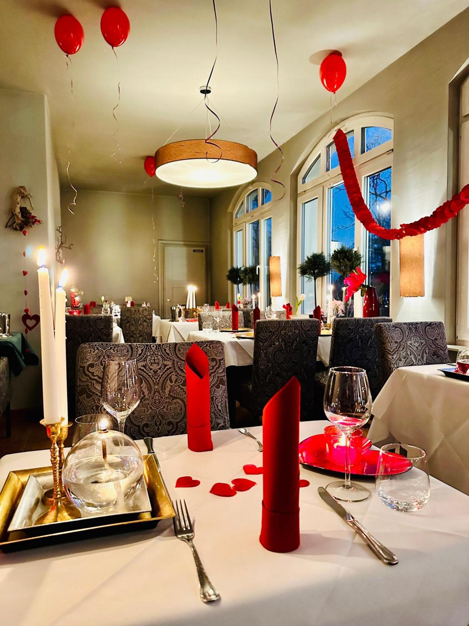 Zu Den Linden - Radebeul Pension Mit Restaurant Exterior foto