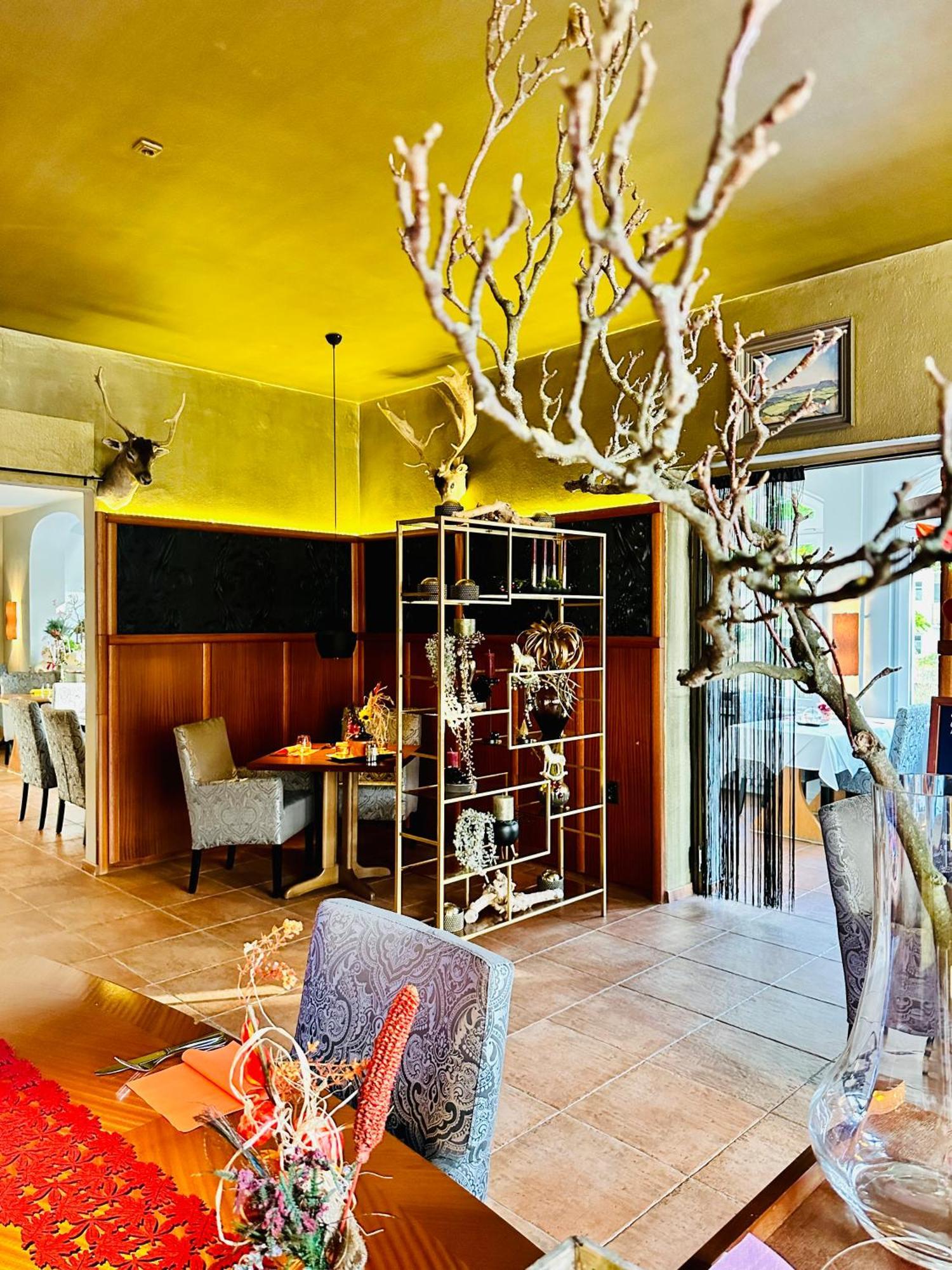 Zu Den Linden - Radebeul Pension Mit Restaurant Exterior foto